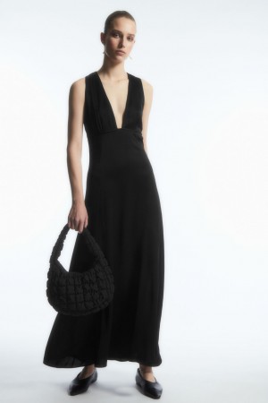 COS Plunge Open-Back Maxi Saty Damske Čierne | COS Eshop SK-TGIV97035