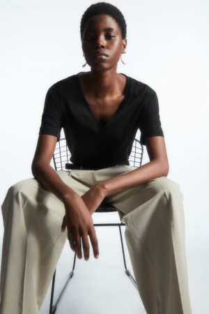 COS V-Neck Tricko Damske Čierne | COS Eshop SK-TAKR23780